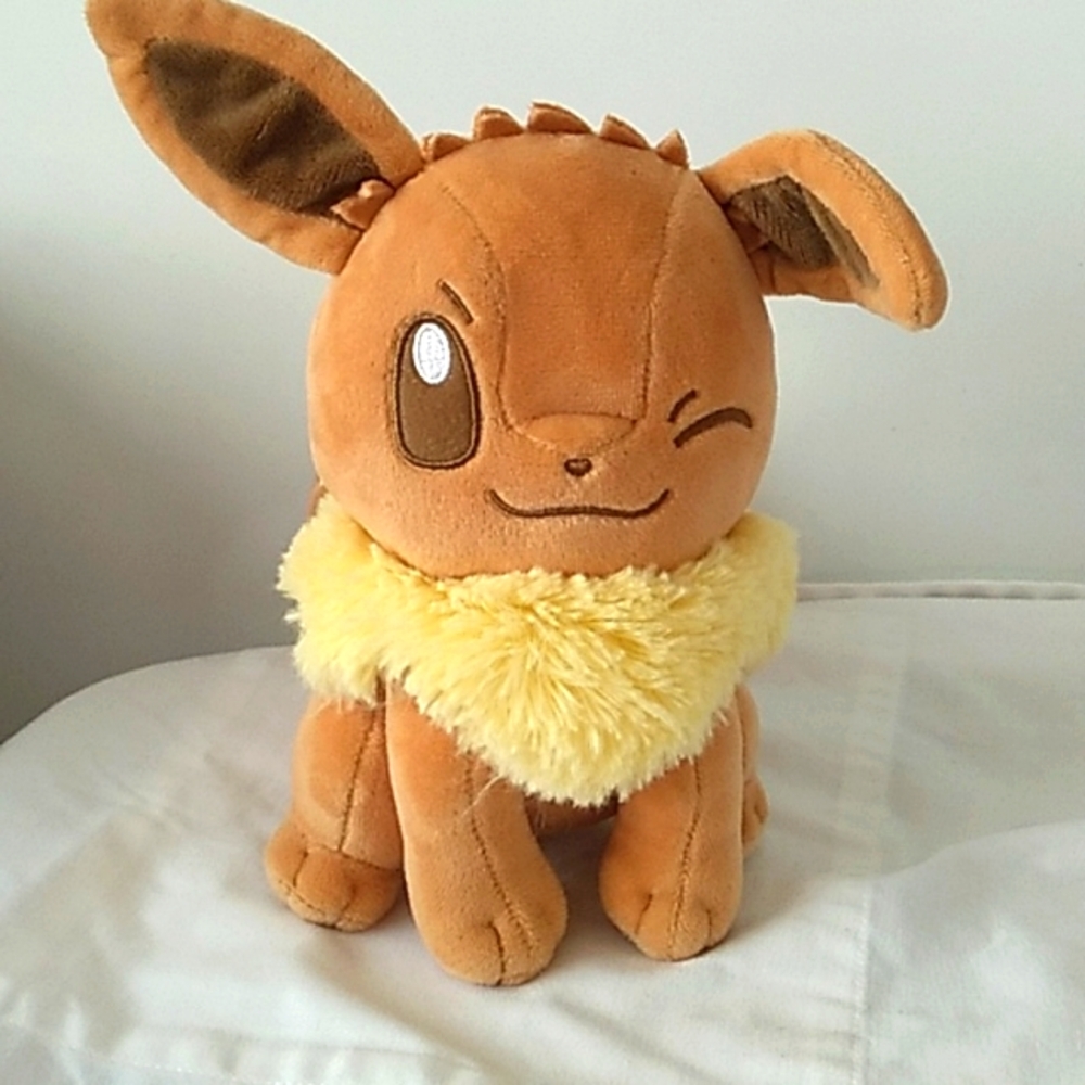 Evee Pokémon stuffed animal doll